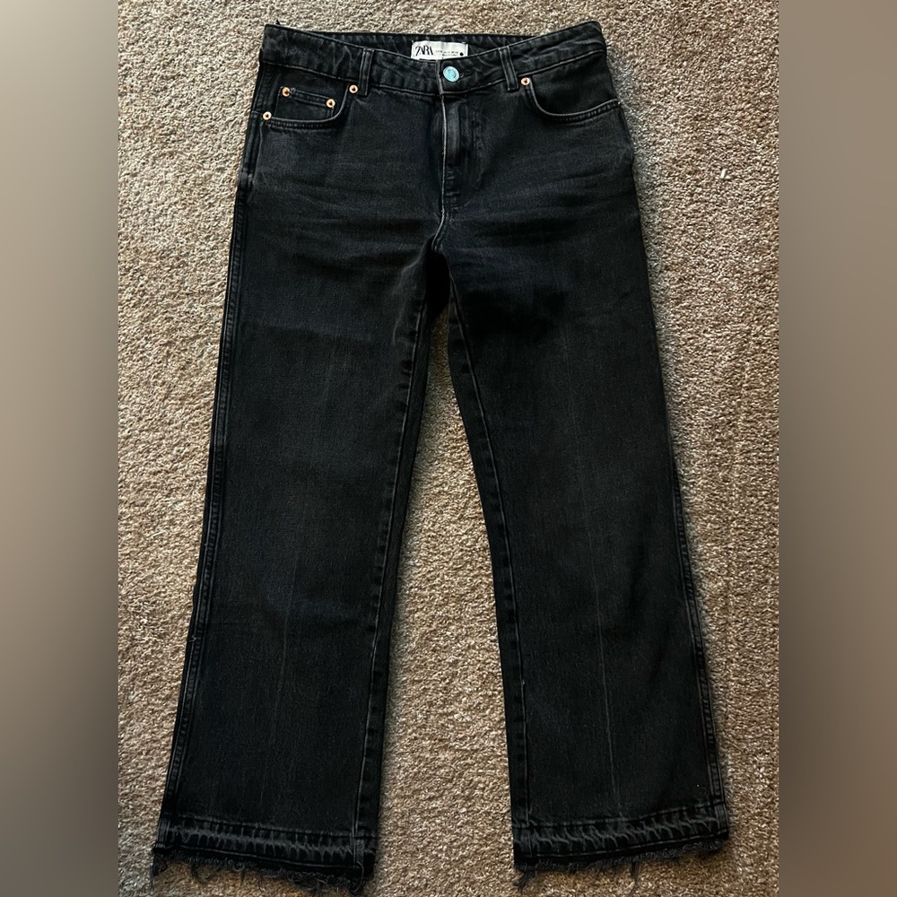 ZARA, Women Black Jeans, SIZE 10 ( but looks like size 4), Used